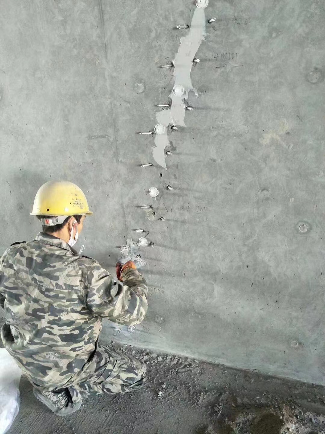 南京混凝土楼板裂缝加固施工的方案